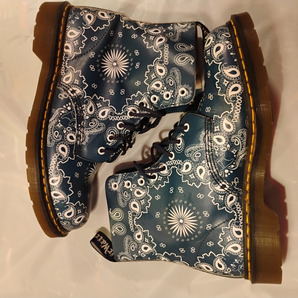 Doc Martens Punk Emo Goth Bandana Stylish Size 12 Blue Paisley Men's Boots